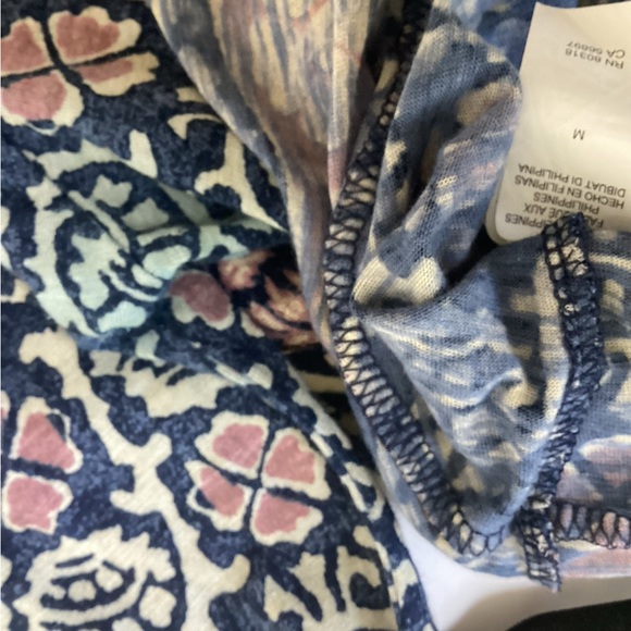 NWOT Lucky Brand Women’s Block Floral Top Size Medium - Picture 7 of 7